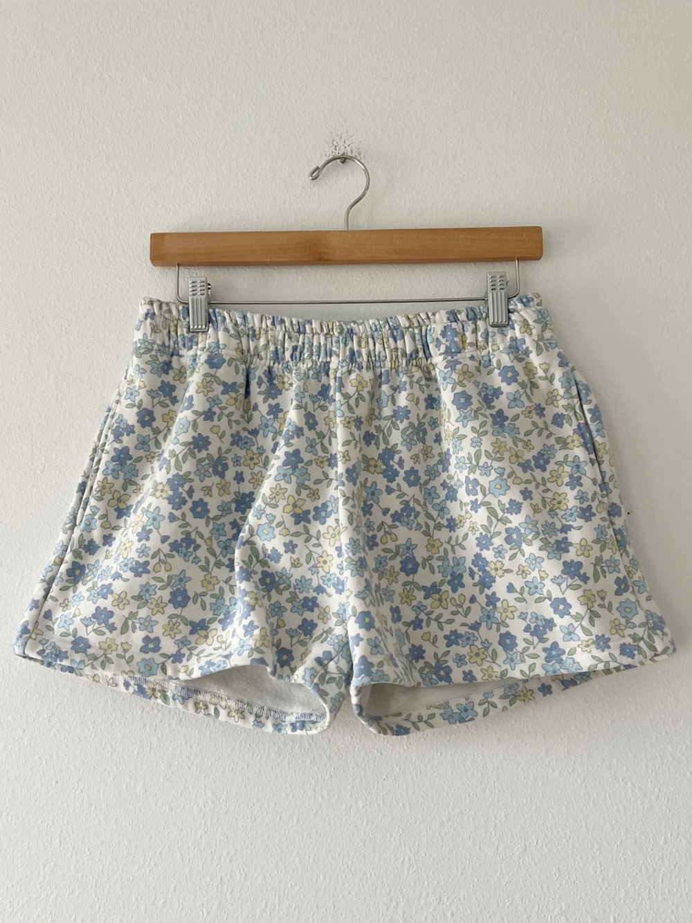HAPPY CAMP3R | Thick Lounge Shorts in Ditsy Floral | L